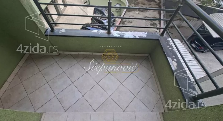 Poslovna zgrada | 4zida