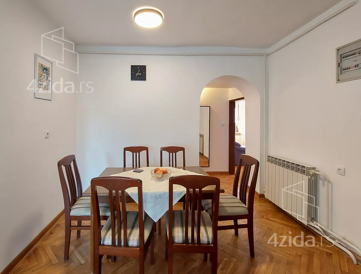 Šestosoban stan | 4zida