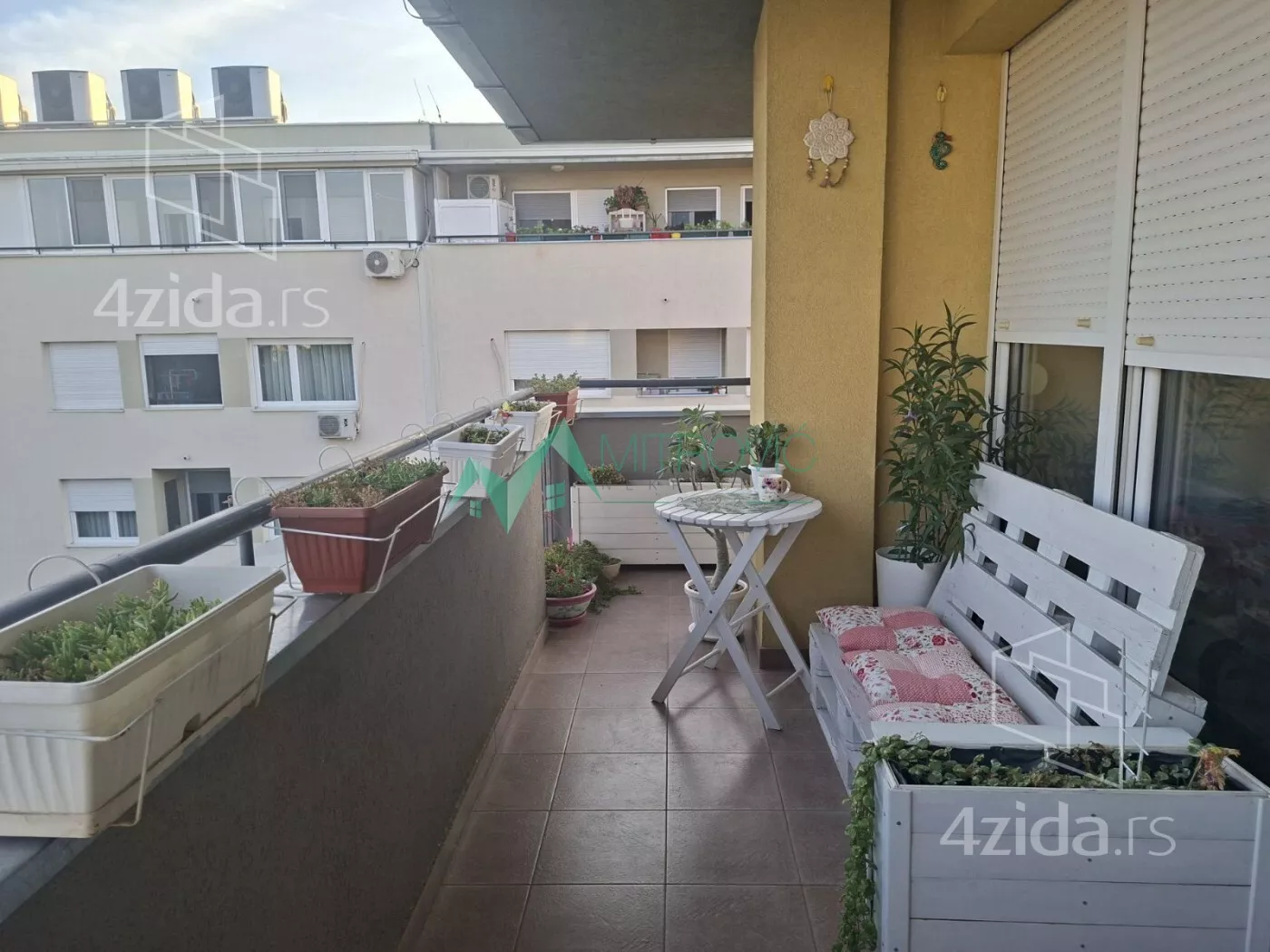 Troiposoban stan | 4zida