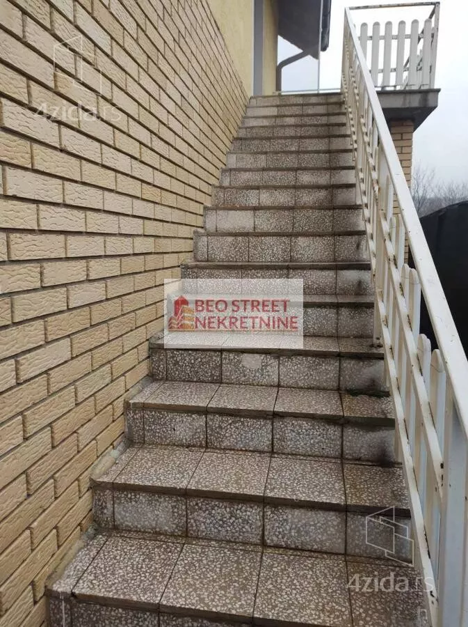 Poslovna zgrada | 4zida