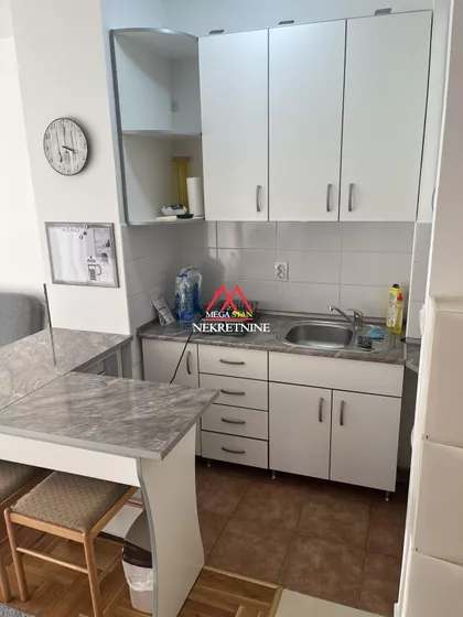 Lasla Gala | 4zida.rs