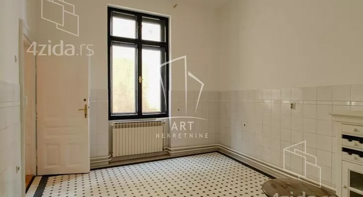 Šestoiposoban stan | 4zida