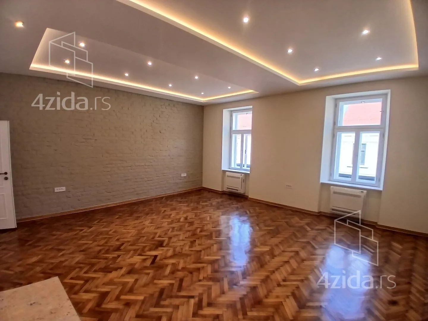 Poslovna zgrada | 4zida