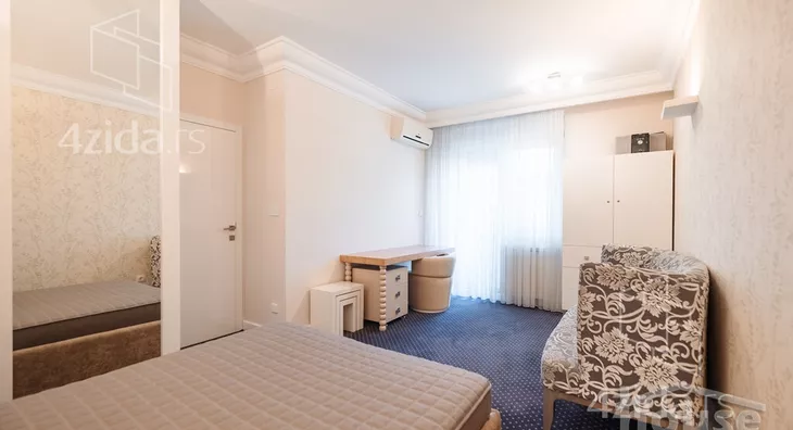 Šestosoban stan | 4zida