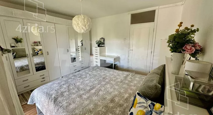 Petosoban stan | 4zida