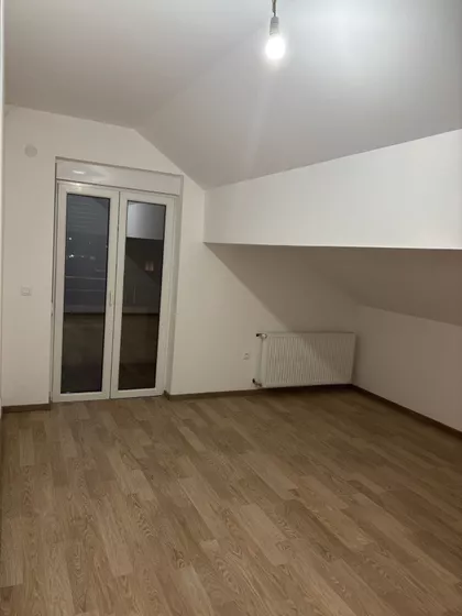 Miće Popovića 25 | 4zida.rs