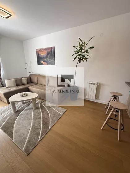 Vukov Spomenik | 4zida.rs