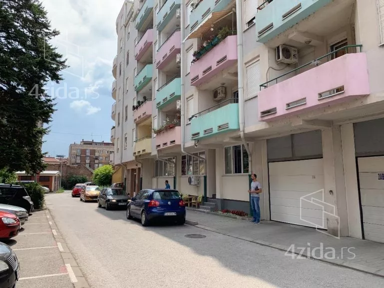 Garaža | 4zida