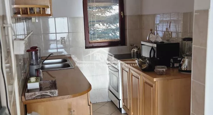 Petoiposoban stan | 4zida