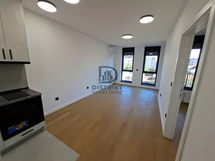Crveni Pevac | 4zida.rs