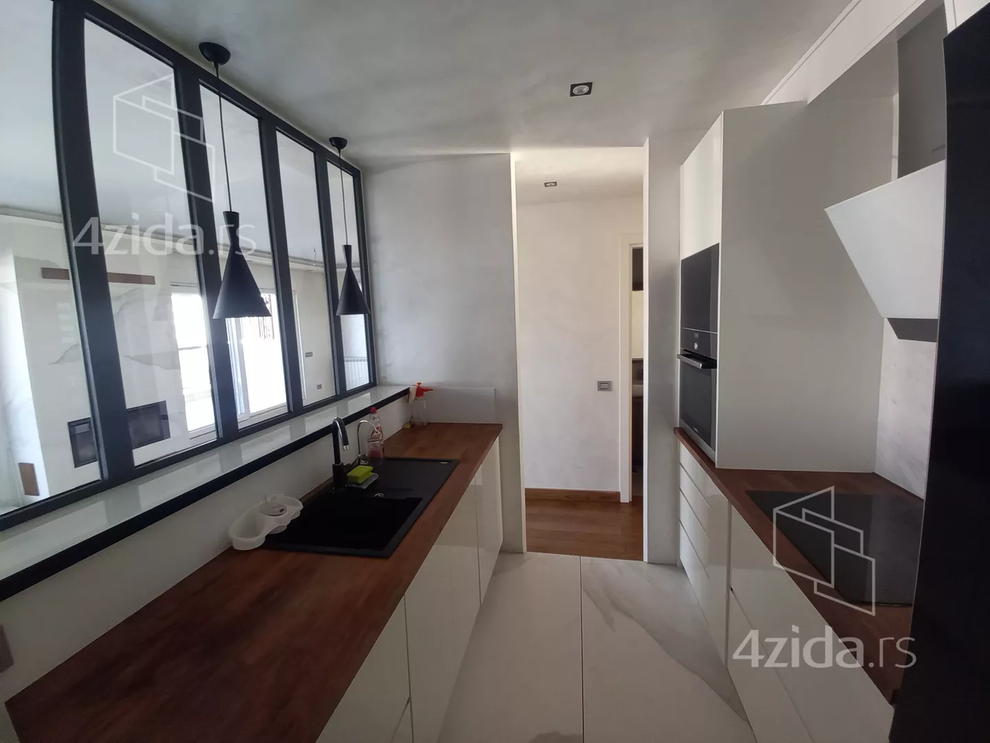 Petosoban stan | 4zida