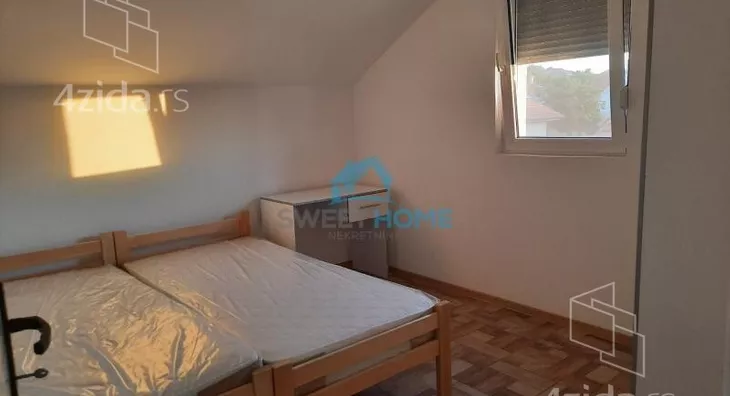 Četvoroiposoban stan | 4zida