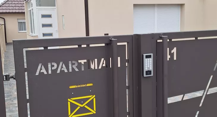 Poslovna zgrada | 4zida