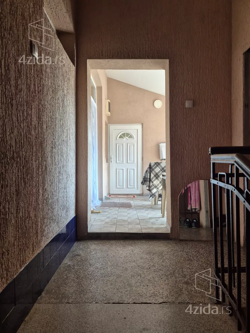 Šestosoban stan | 4zida