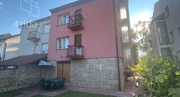 3-etažna kuća | 4zida