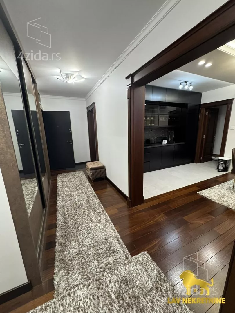 Troiposoban stan | 4zida