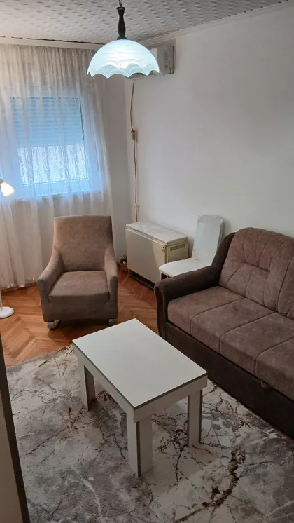 Kneza Lazara 14 | 4zida.rs