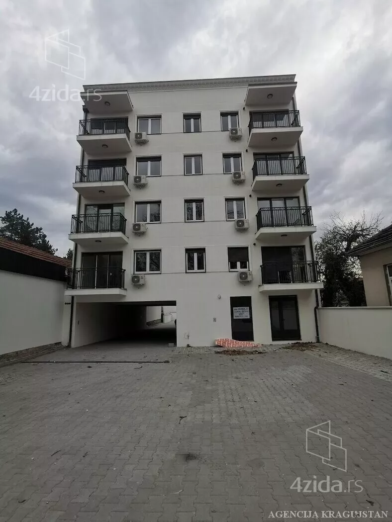 Poslovni prostor | 4zida