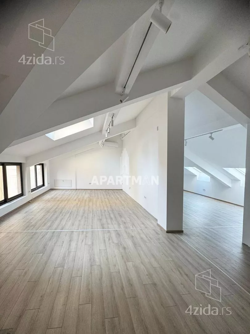 Poslovna zgrada | 4zida