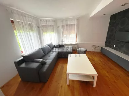 Miše Vujića | 4zida.rs