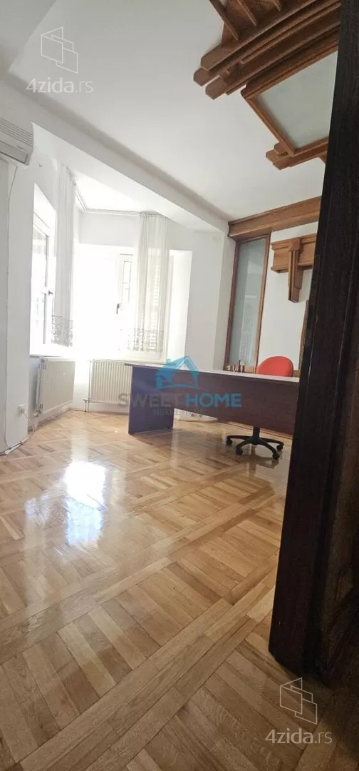 Poslovna zgrada | 4zida