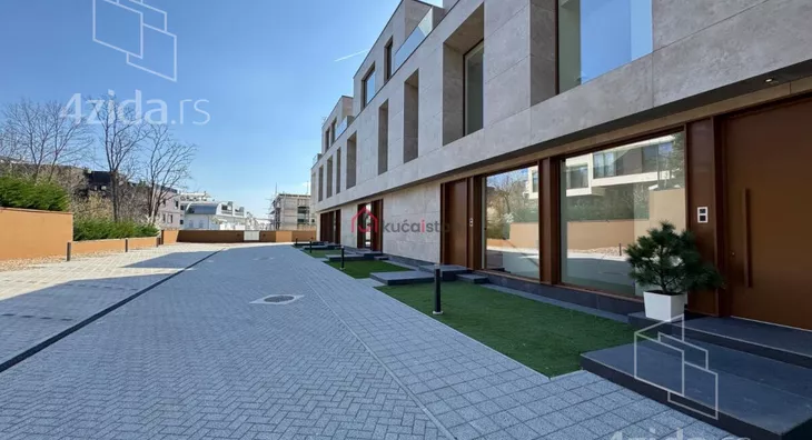 Petosoban stan | 4zida