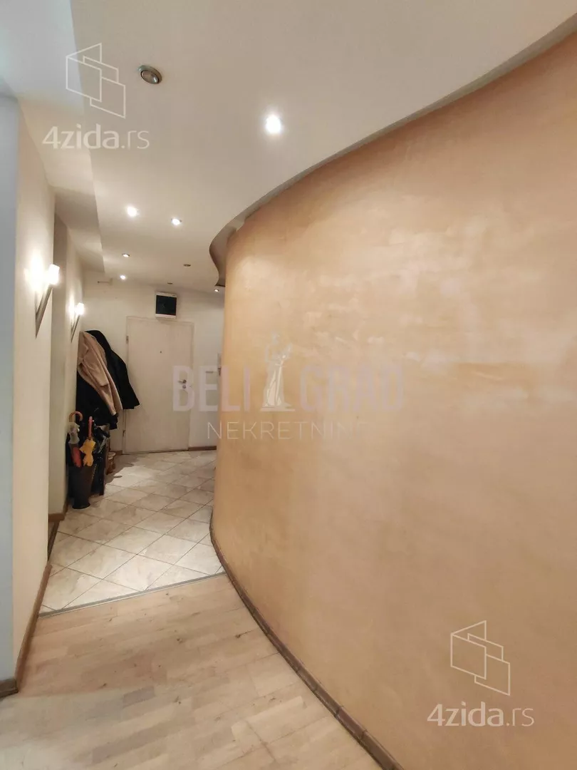 Četvoroiposoban stan | 4zida