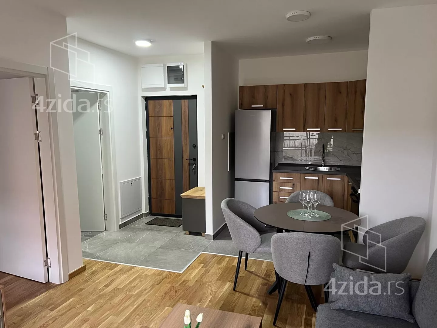 Jednoiposoban stan | 4zida