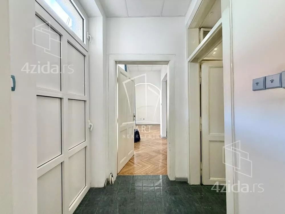 Četvoroiposoban stan | 4zida