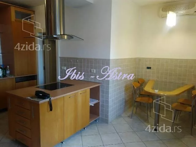 Šestosoban stan | 4zida