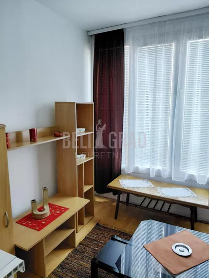 Ustanička | 4zida.rs