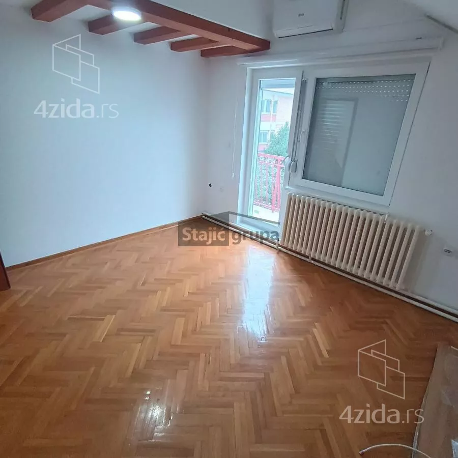 Četvoroiposoban stan | 4zida