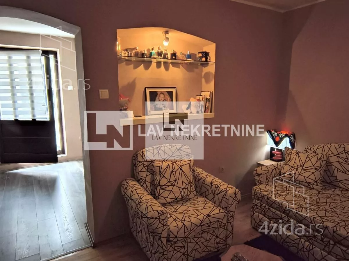 Petosoban stan | 4zida