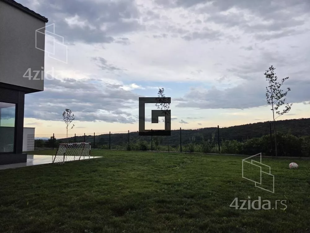 Kuća | 4zida