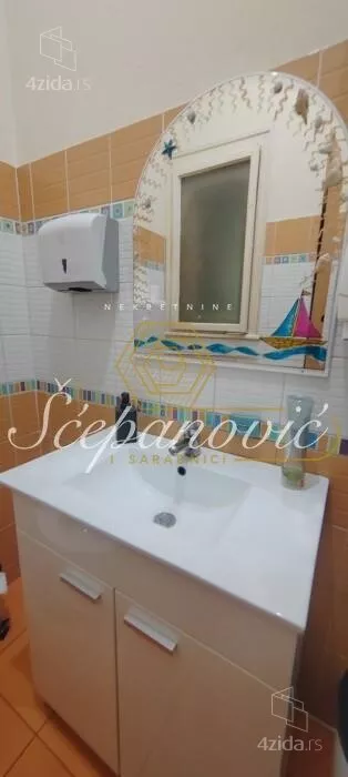 Sedmosoban stan | 4zida