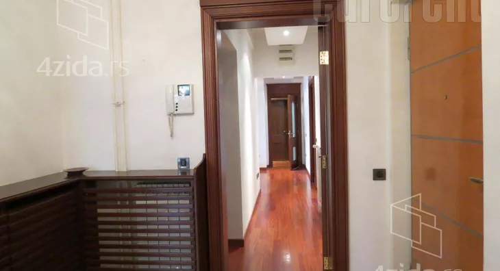 Šestosoban stan | 4zida