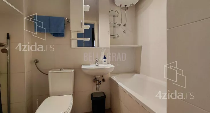 Šestosoban stan | 4zida