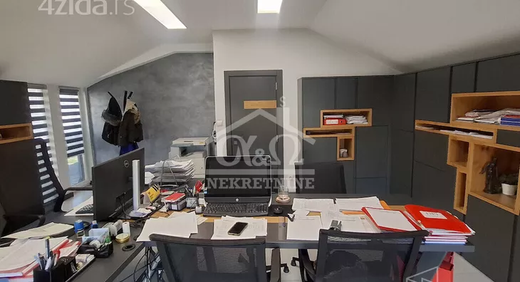 Poslovna zgrada | 4zida