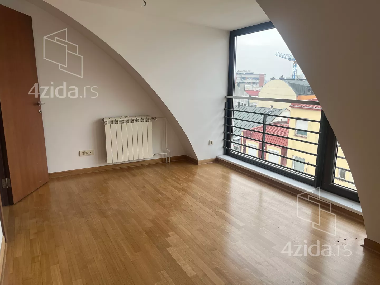 Petosoban stan | 4zida