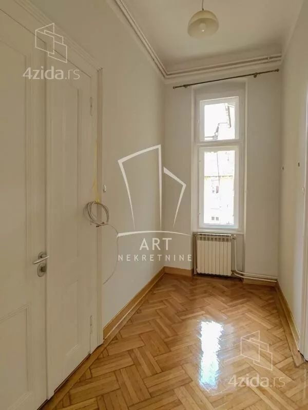 Šestoiposoban stan | 4zida