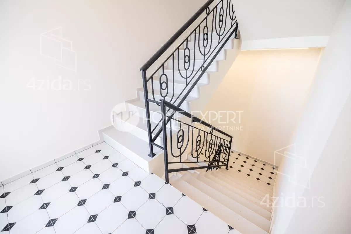 Petosoban stan | 4zida