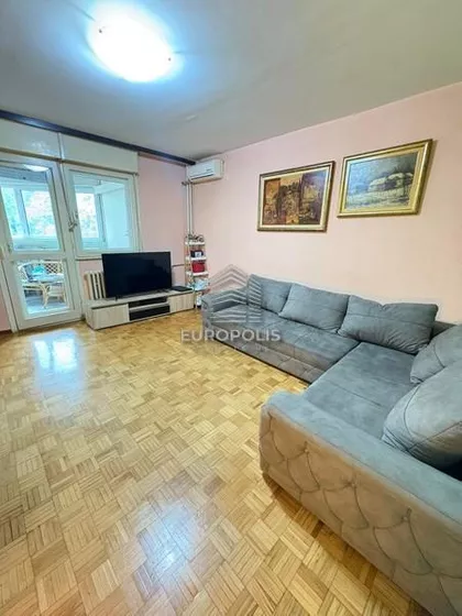 Prvomajska | 4zida.rs