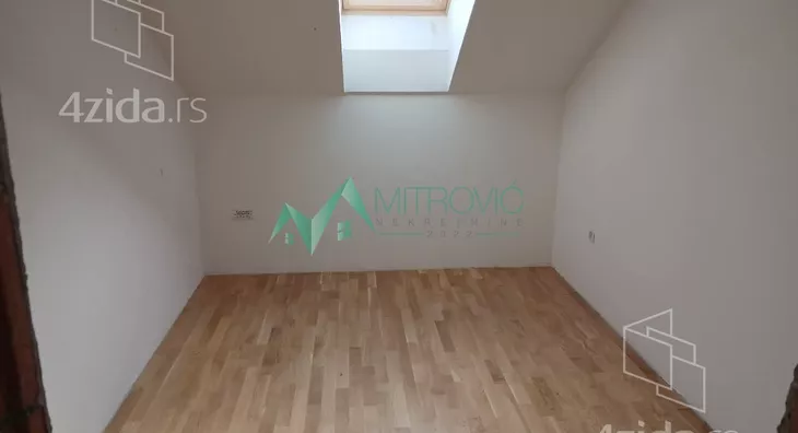 Četvoroiposoban stan | 4zida