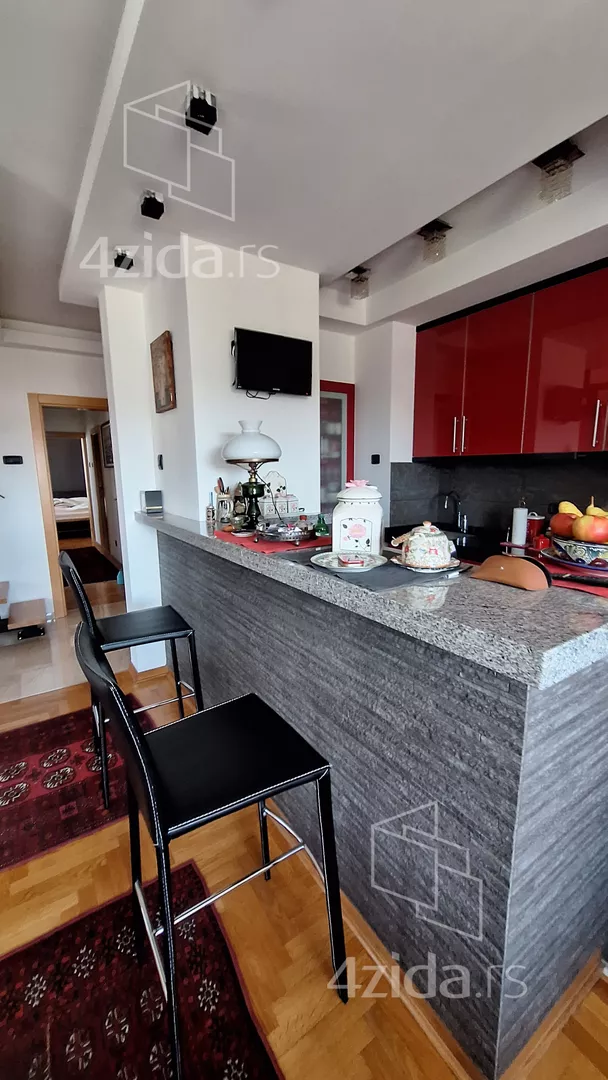 Četvoroiposoban stan | 4zida