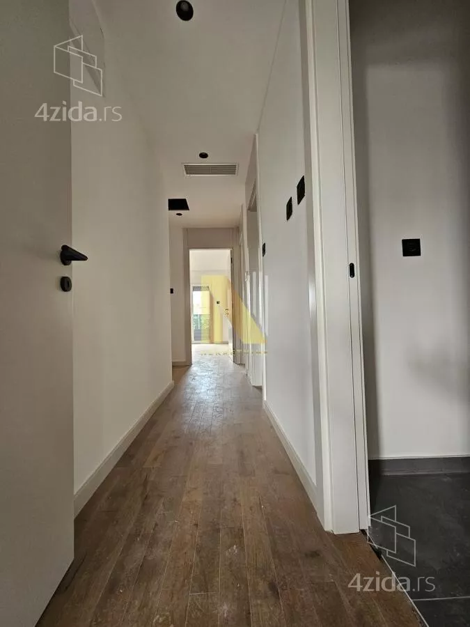 Petosoban stan | 4zida