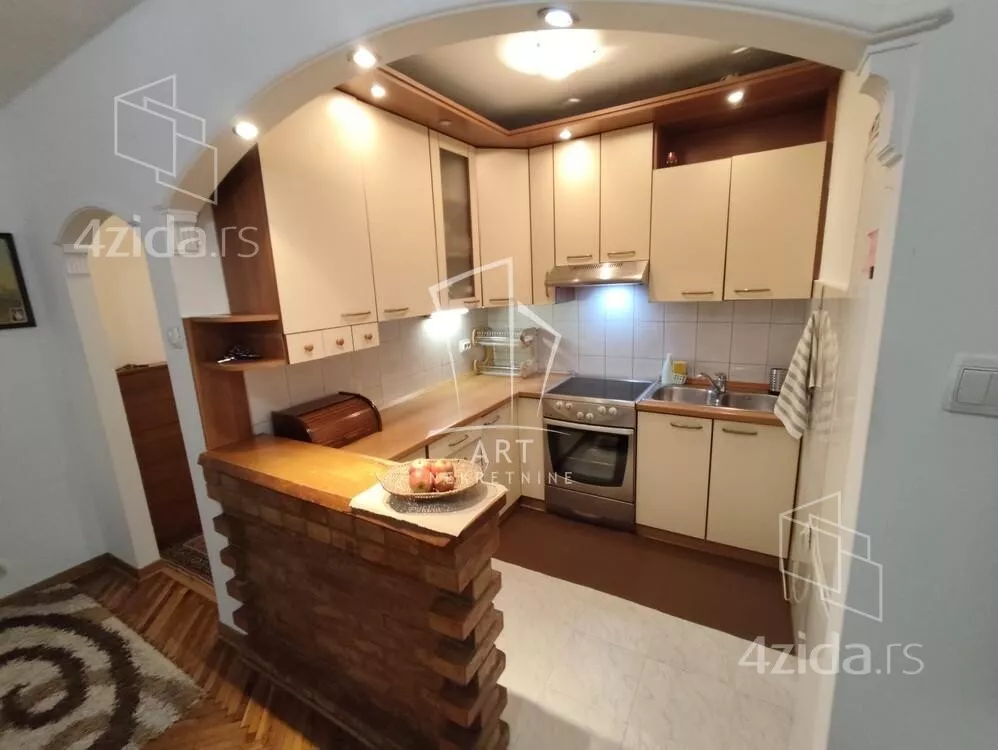 Troiposoban stan | 4zida