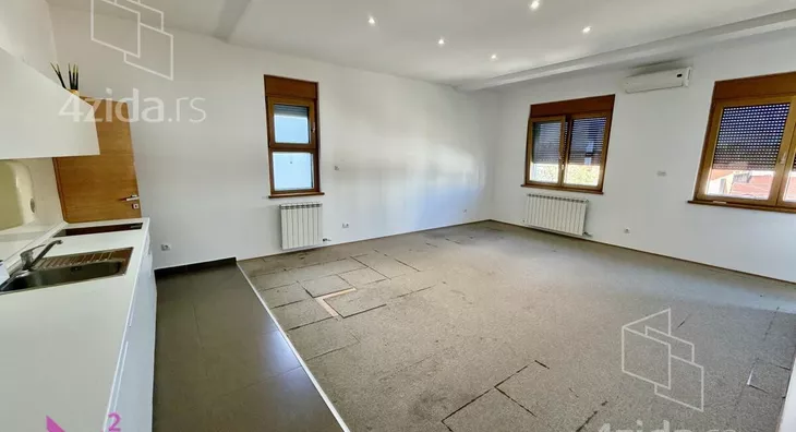 Sedmosoban stan | 4zida