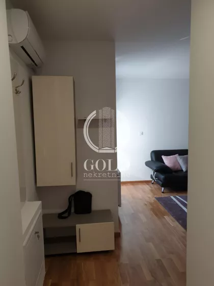 Heroja Pinkija | 4zida.rs