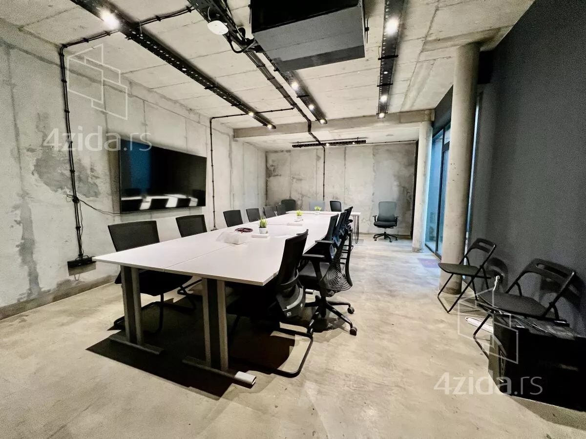 Poslovna zgrada | 4zida