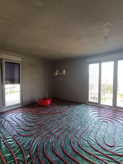 Stari Banovci | 4zida.rs